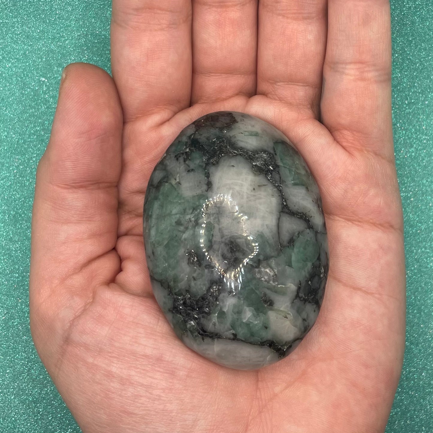 Emerald Crystal | Healing Crystals | Palm Stone | 1 pc